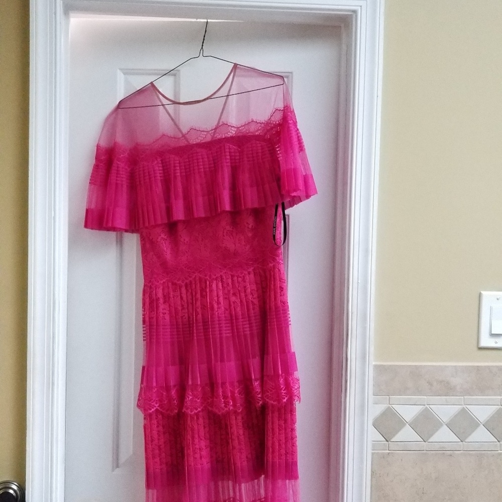 Tadashi shoji Elbow sleeves tiered short dress. - Picture 3 of 6